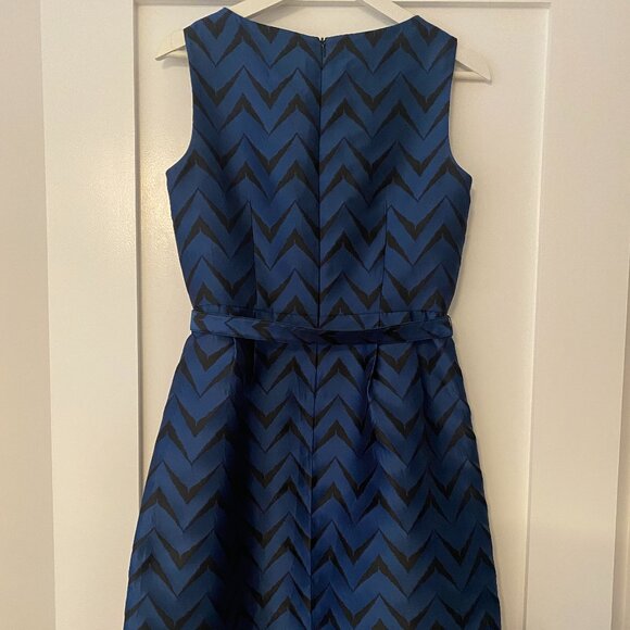 ANNE KLEIN belted chevron dress, metallic blue & black SZ 2 - Picture 2 of 11